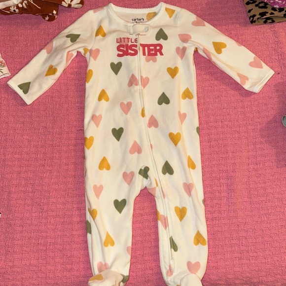 Carter's Other - 5 / $20 💖
6 to 9 month baby Footy pajamas, Carter, fleece  onesie